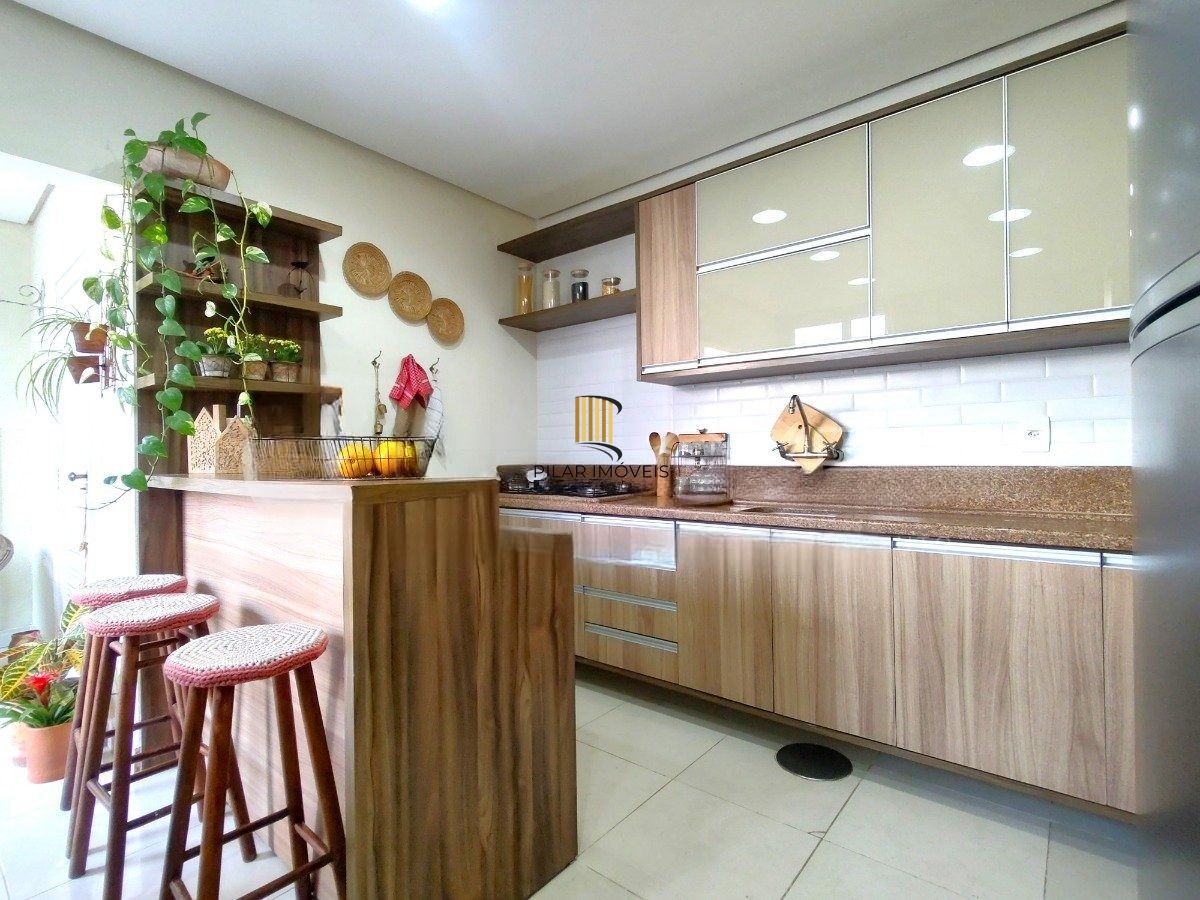 Casa com 4 dormitórios, espaço gourmet e terraço na Zona Norte de Porto Alegre