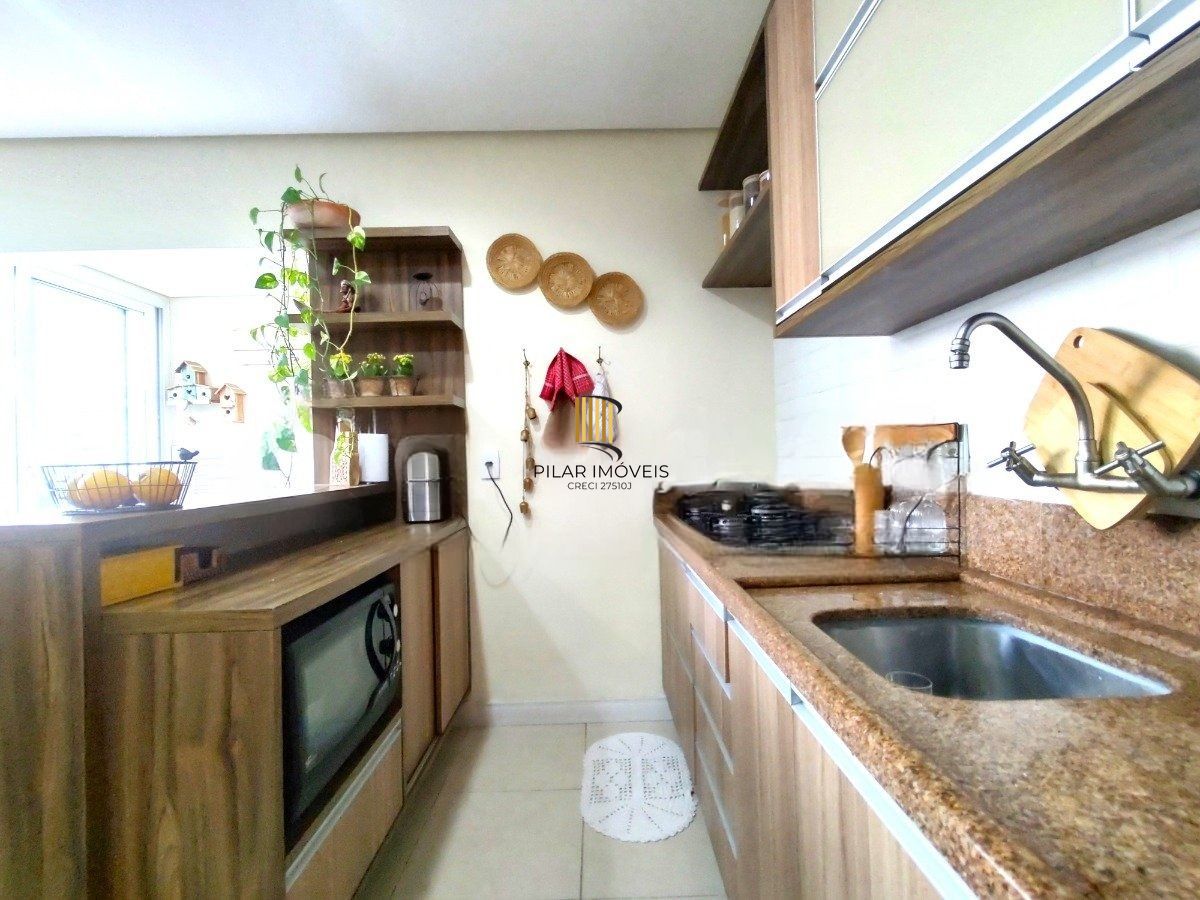 Casa com 4 dormitórios, espaço gourmet e terraço na Zona Norte de Porto Alegre