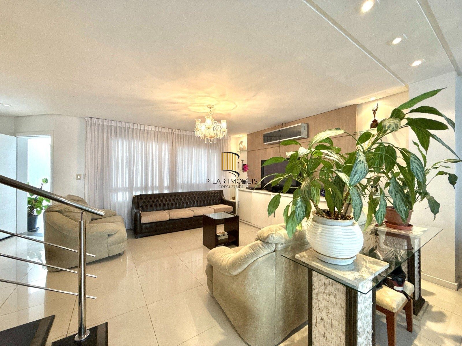 Casa com 3 Suítes e 3 Vagas no Bairro Vila Ipiranga