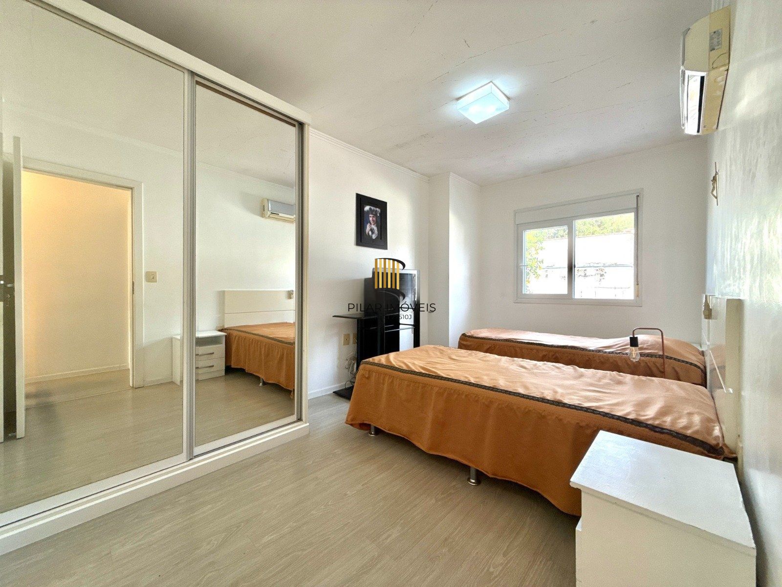 Casa com 3 Suítes e 3 Vagas no Bairro Vila Ipiranga