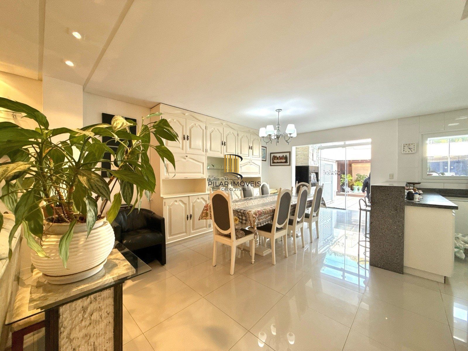 Casa com 3 Suítes e 3 Vagas no Bairro Vila Ipiranga