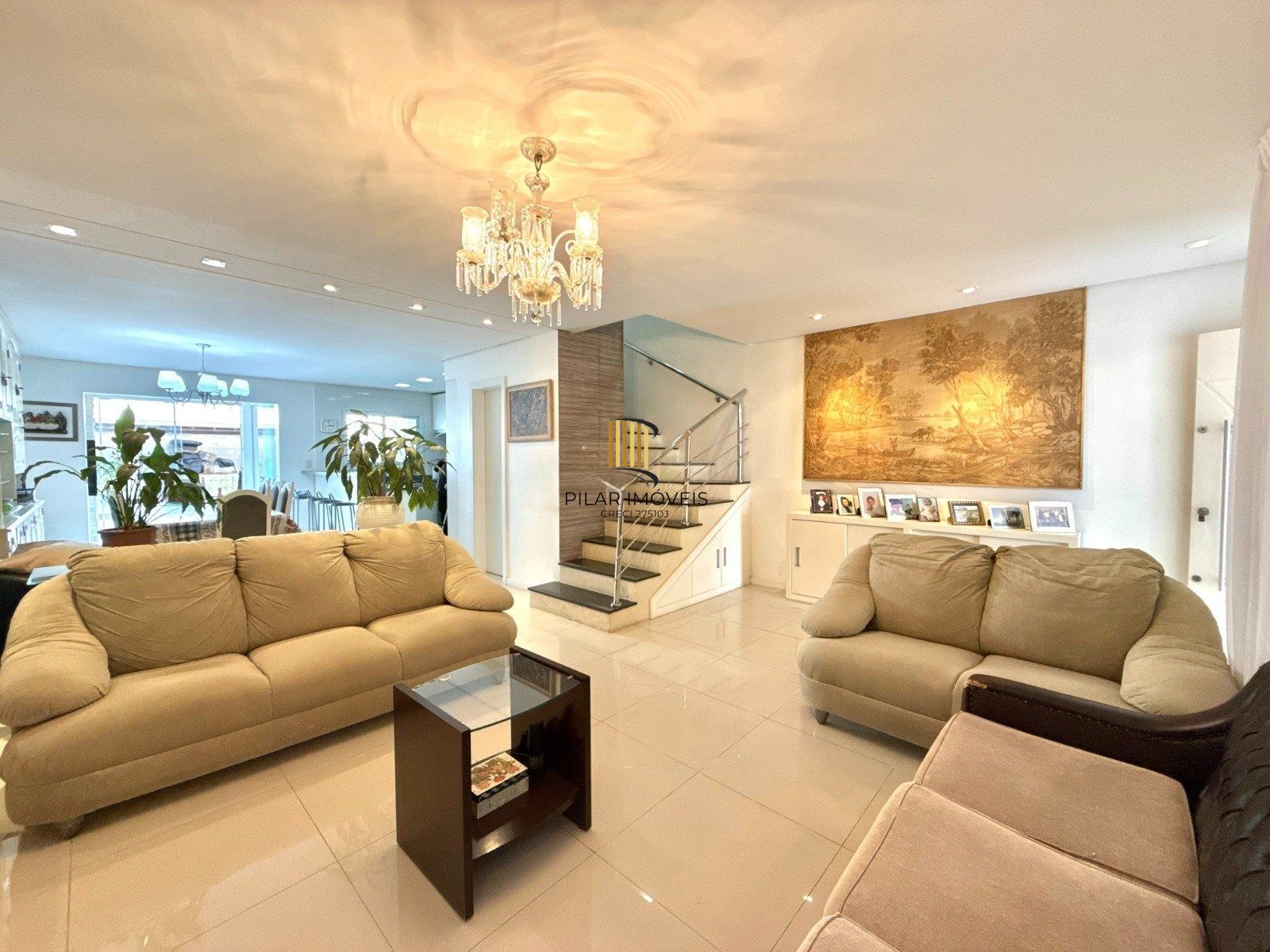 Casa com 3 Suítes e 3 Vagas no Bairro Vila Ipiranga