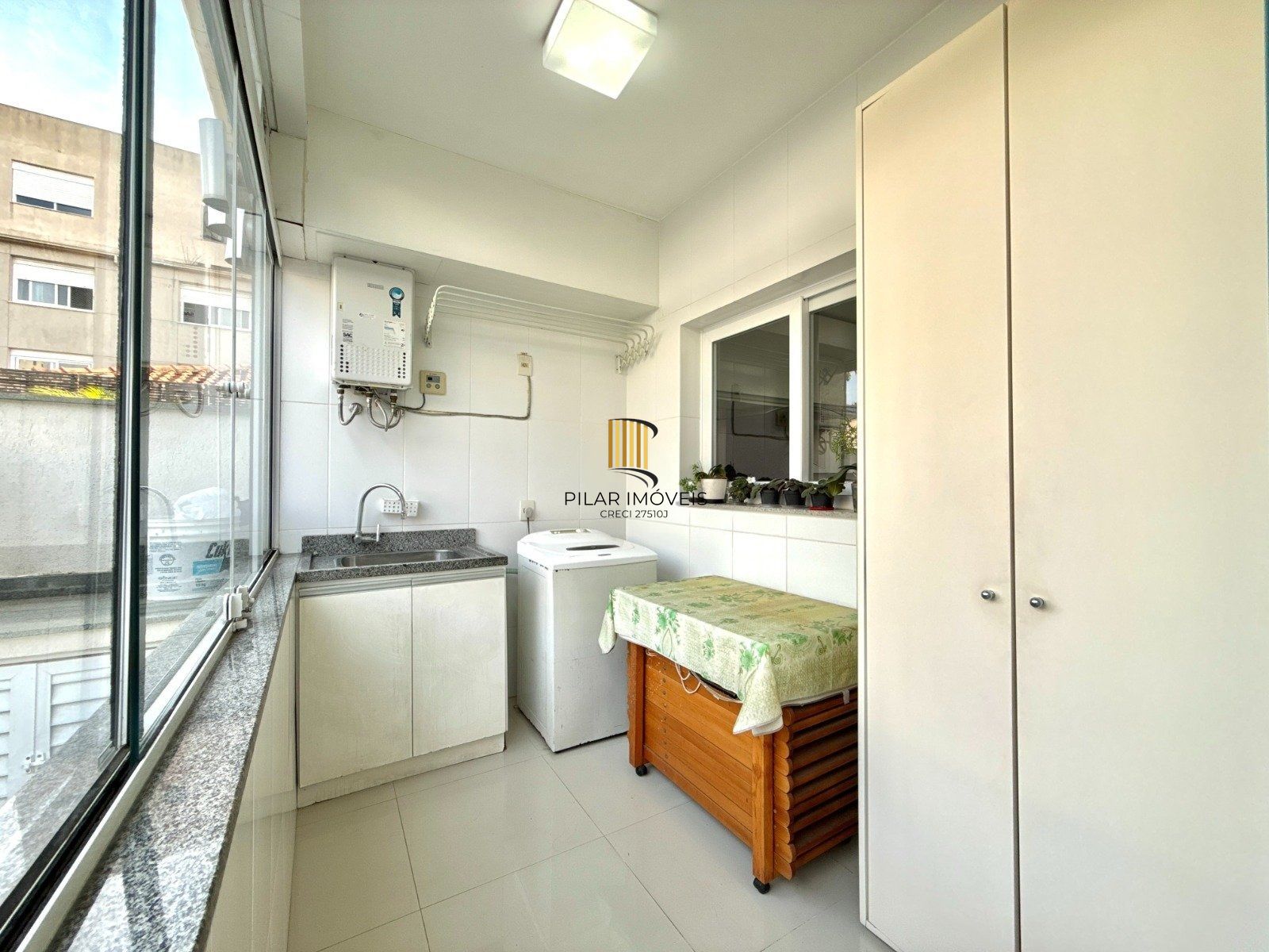 Casa com 3 Suítes e 3 Vagas no Bairro Vila Ipiranga