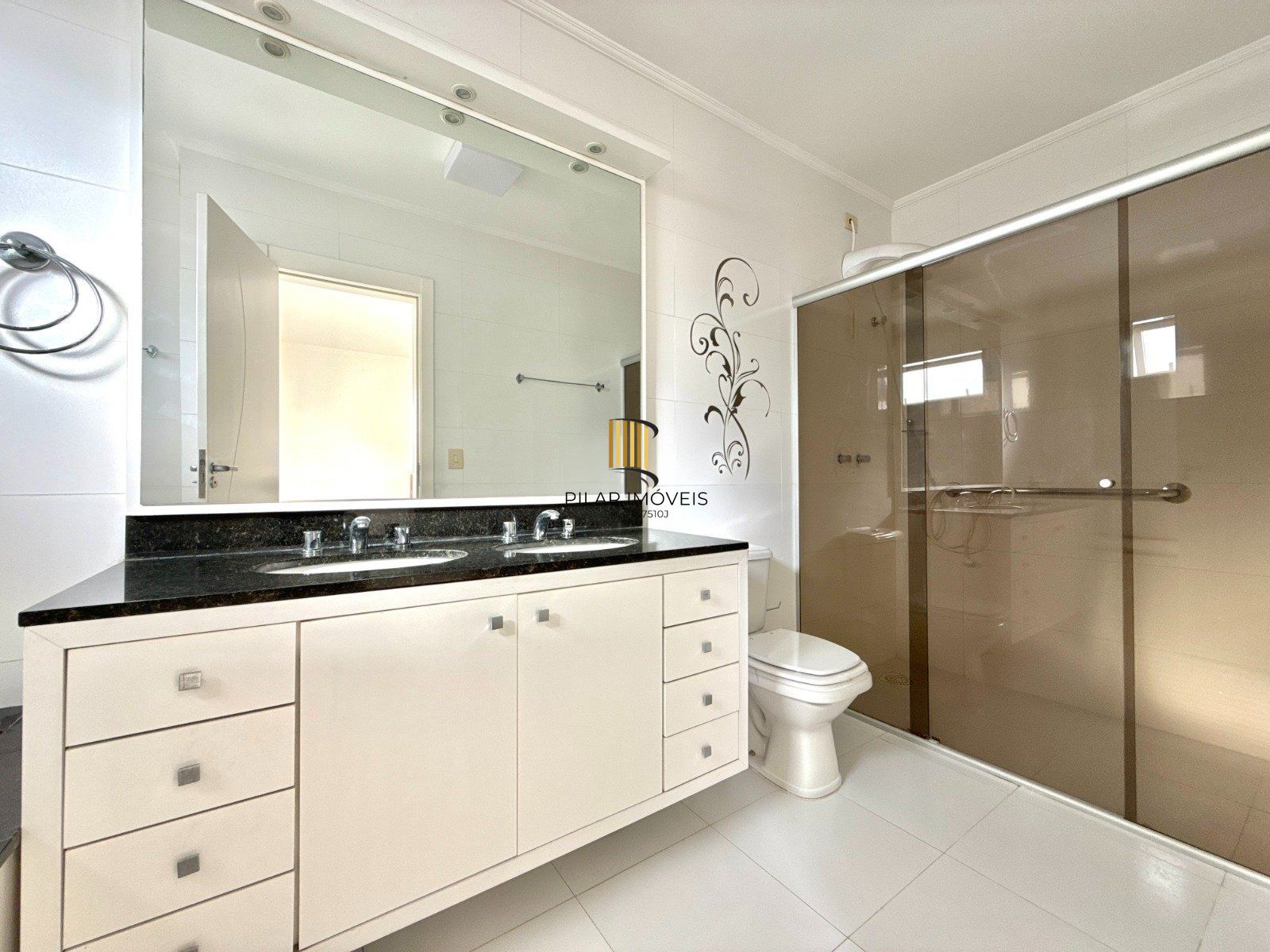 Casa com 3 Suítes e 3 Vagas no Bairro Vila Ipiranga