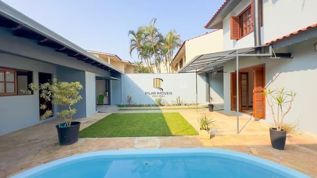 Casa térrea com 3 dormitórios, piscina, espaço gourmet com churrasqueira.