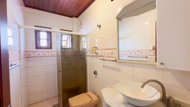 Casa térrea com 3 dormitórios, piscina, espaço gourmet com churrasqueira.