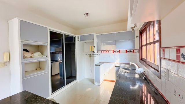 Casa térrea com 3 dormitórios, piscina, espaço gourmet com churrasqueira.