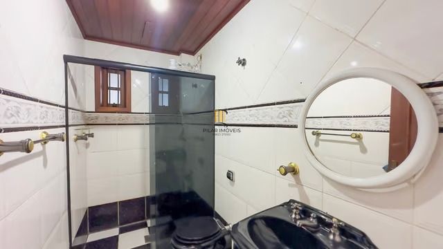 Casa térrea com 3 dormitórios, piscina, espaço gourmet com churrasqueira.