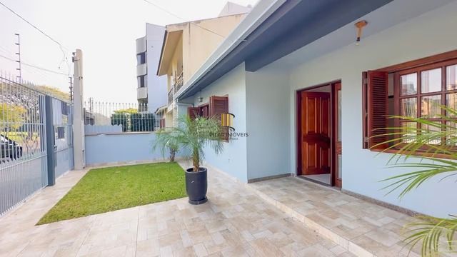 Casa térrea com 3 dormitórios, piscina, espaço gourmet com churrasqueira.