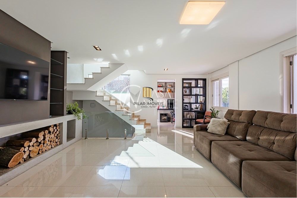 Casa Alto Padrão Reformada com Suíte, Closet e Espaço Gourmet