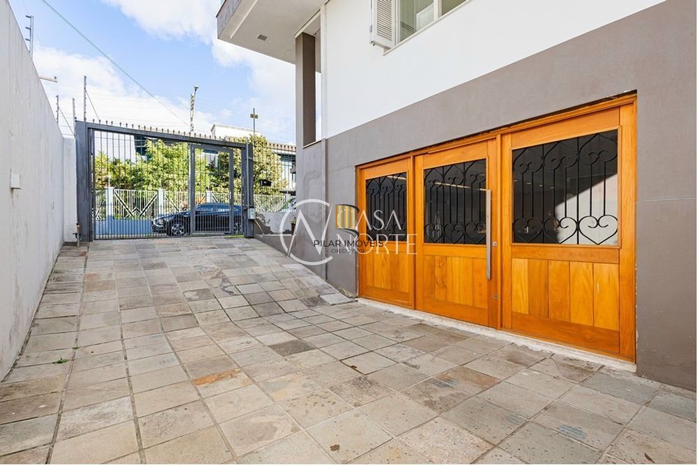 Casa Alto Padrão Reformada com Suíte, Closet e Espaço Gourmet