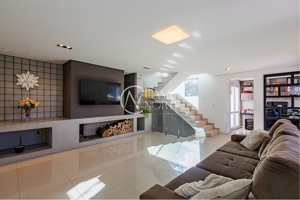 Casa Alto Padrão Reformada com Suíte, Closet e Espaço Gourmet