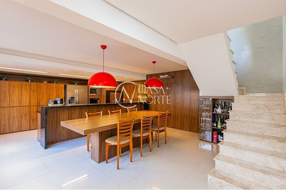 Casa Alto Padrão Reformada com Suíte, Closet e Espaço Gourmet - Pilar Imóveis