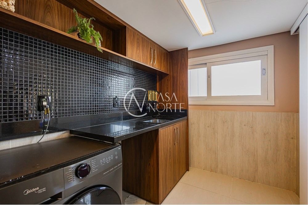 Casa Alto Padrão Reformada com Suíte, Closet e Espaço Gourmet