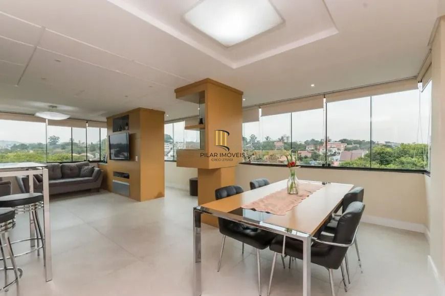 Cobertura com 3 dormitórios, suíte e 2 vagas.