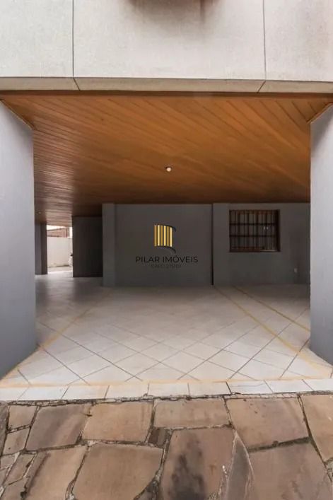 Cobertura com 3 dormitórios, suíte e 2 vagas.