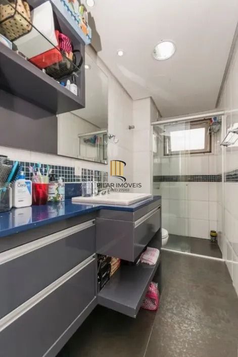 Cobertura com 3 dormitórios, suíte e 2 vagas.