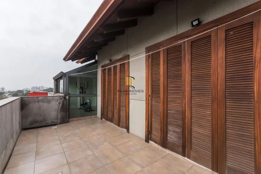 Cobertura com 3 dormitórios, suíte e 2 vagas.