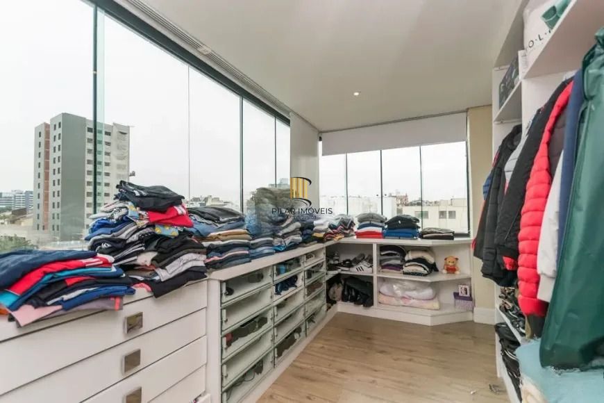 Cobertura com 3 dormitórios, suíte e 2 vagas.