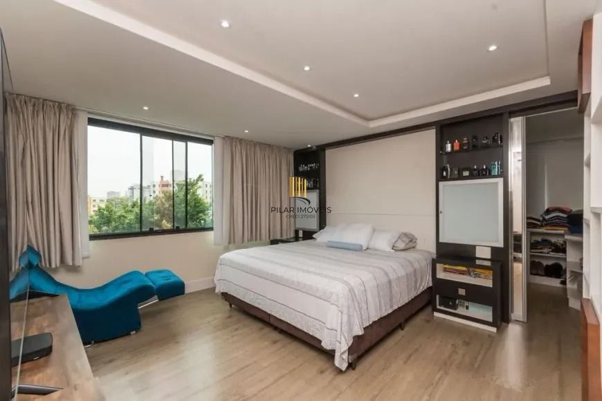 Cobertura com 3 dormitórios, suíte e 2 vagas.