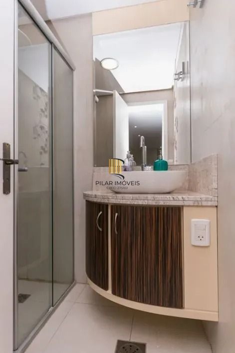 Cobertura com 3 dormitórios, suíte e 2 vagas.