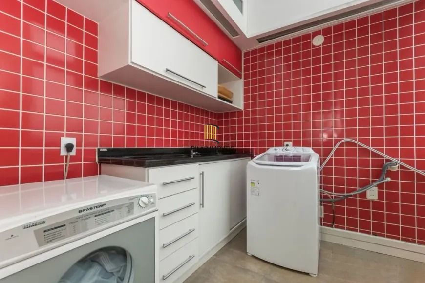 Cobertura com 3 dormitórios, suíte e 2 vagas.