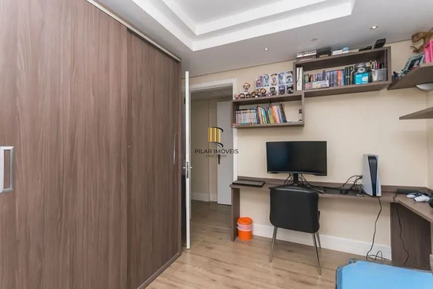 Cobertura com 3 dormitórios, suíte e 2 vagas.