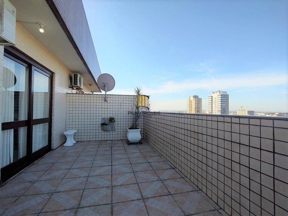 Cobertura com elevador, 3 dormitórios, suíte e 3 vagas.