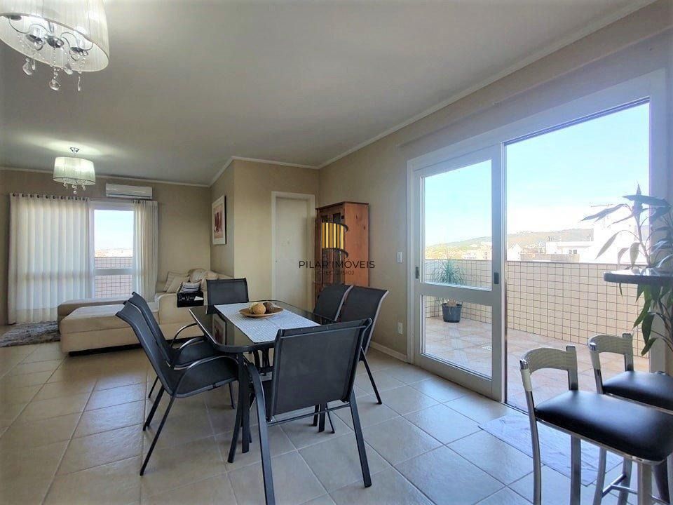 Cobertura com elevador, 3 dormitórios, suíte e 3 vagas.