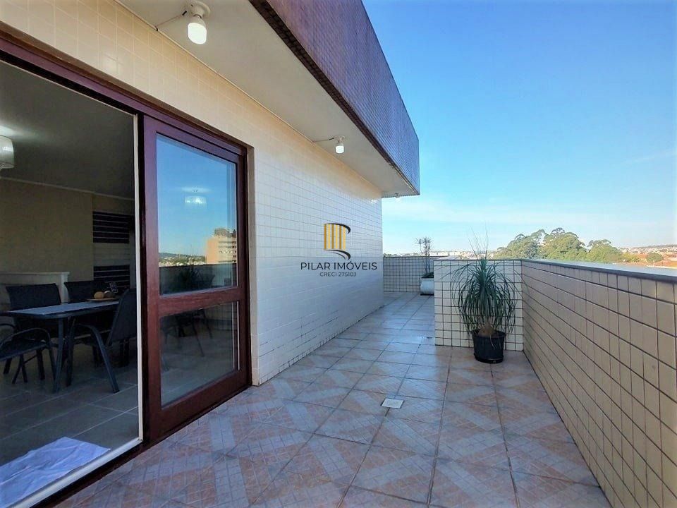 Cobertura com elevador, 3 dormitórios, suíte e 3 vagas.