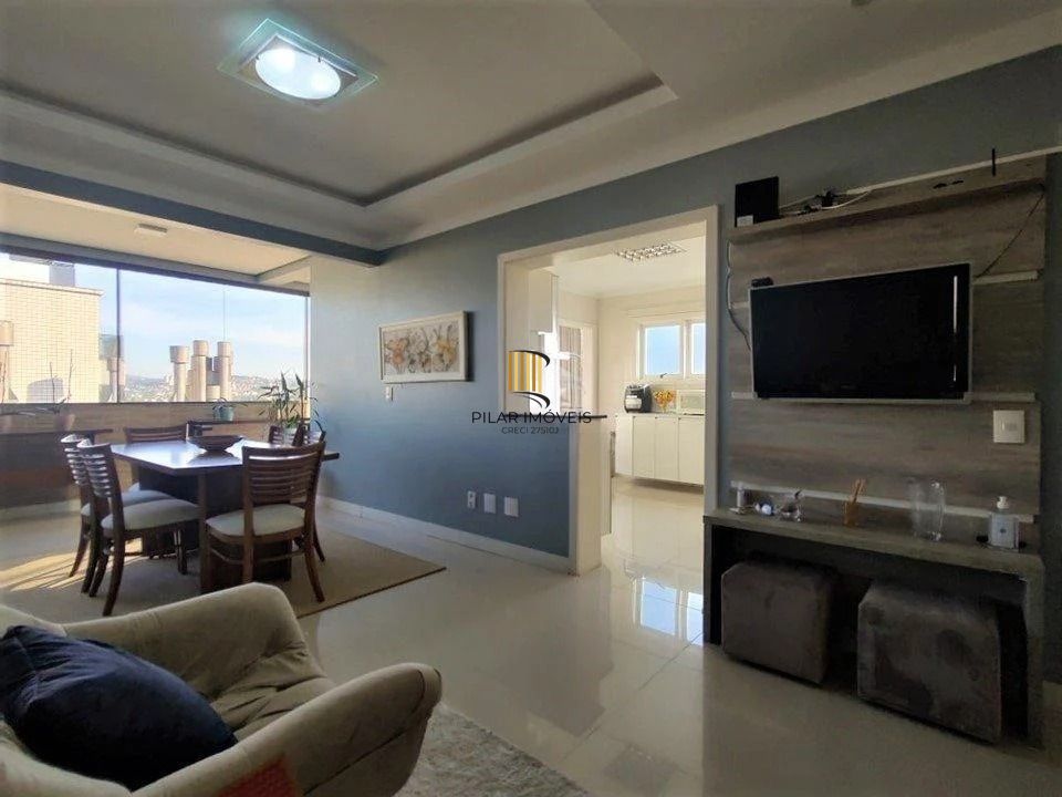 Cobertura com elevador, 3 dormitórios, suíte e 3 vagas.