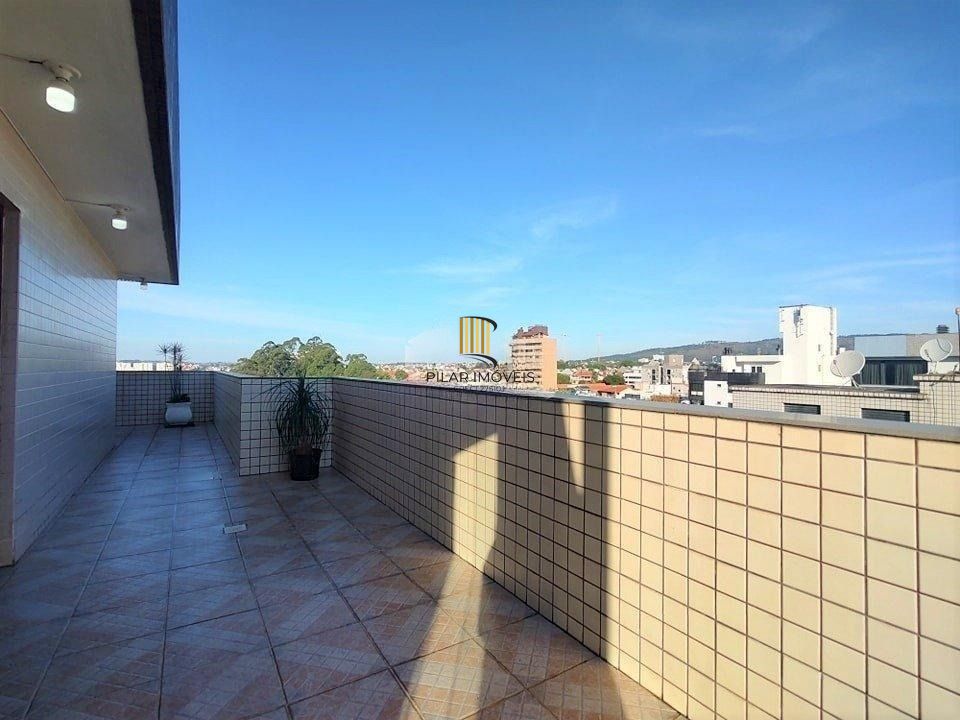 Cobertura com elevador, 3 dormitórios, suíte e 3 vagas.