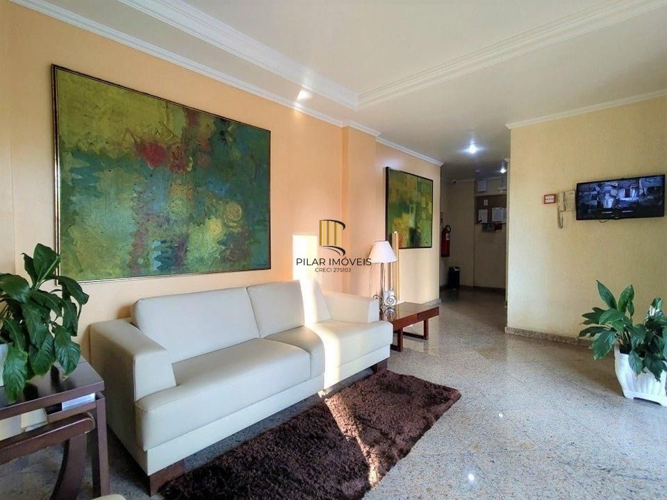 Cobertura com elevador, 3 dormitórios, suíte e 3 vagas.