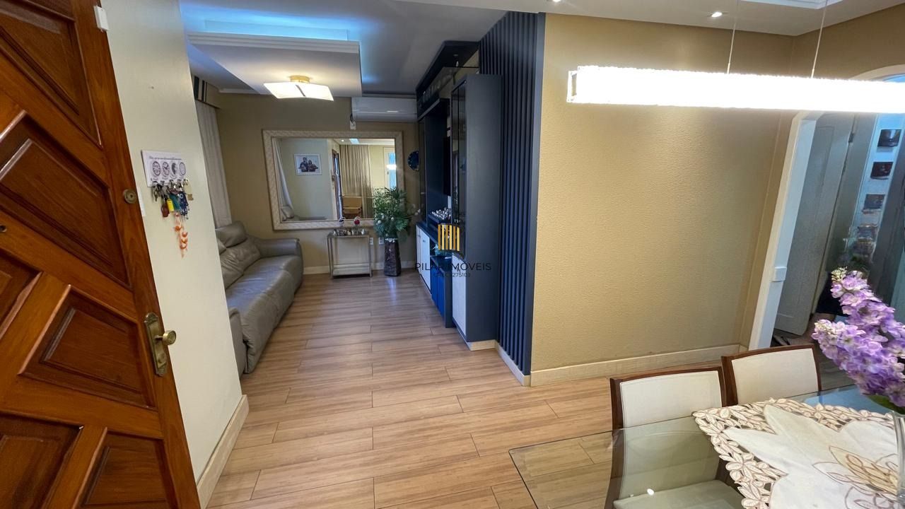 Casa térrea com 2 suítes com amplo pátio,