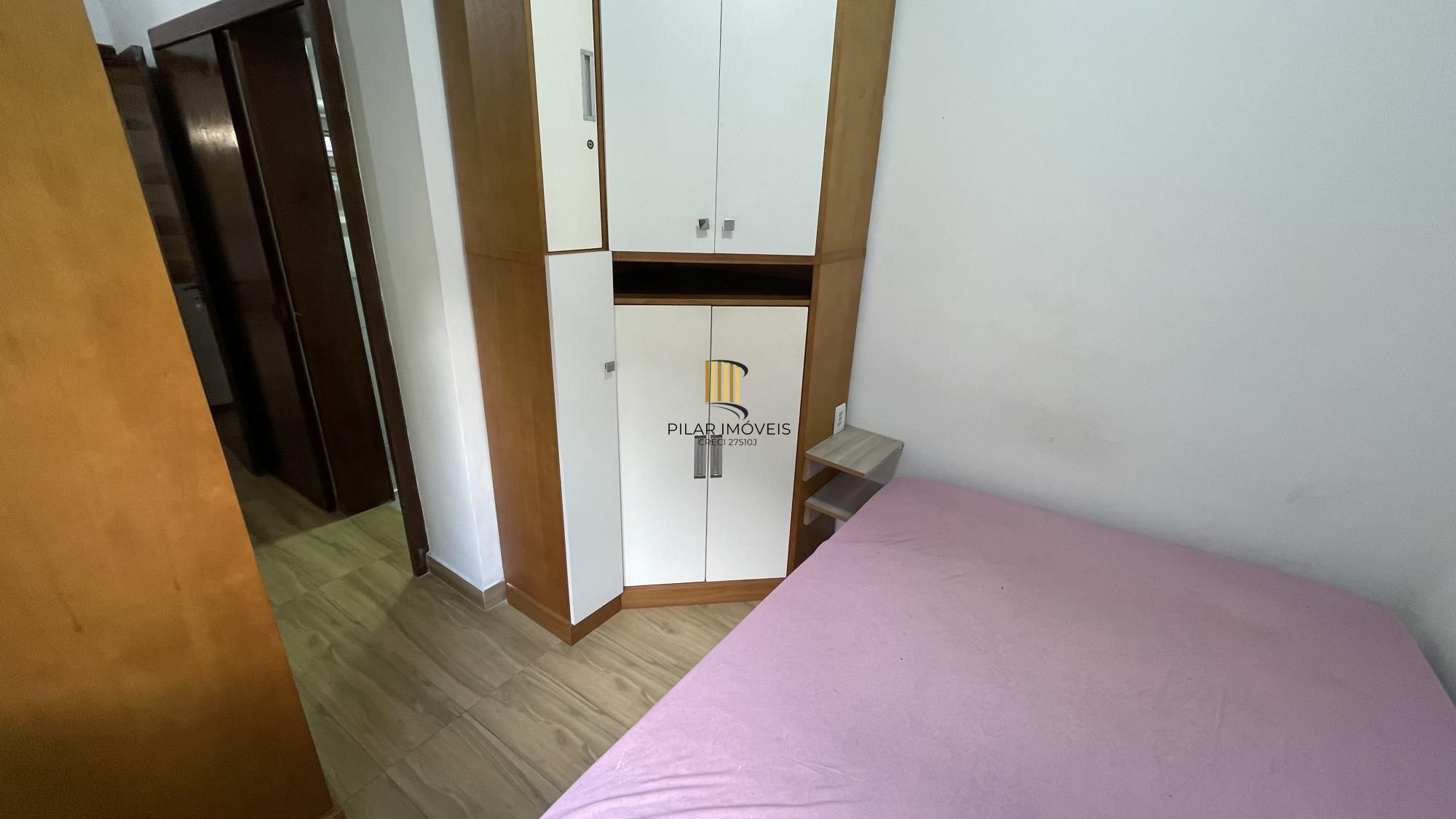 Casa térrea com 2 suítes com amplo pátio,