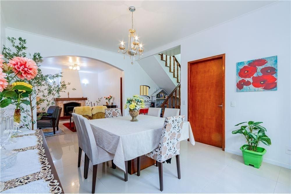 Ampla casa com 4 Dormitórios e Pátio Próximo a Adda Mascarenhas