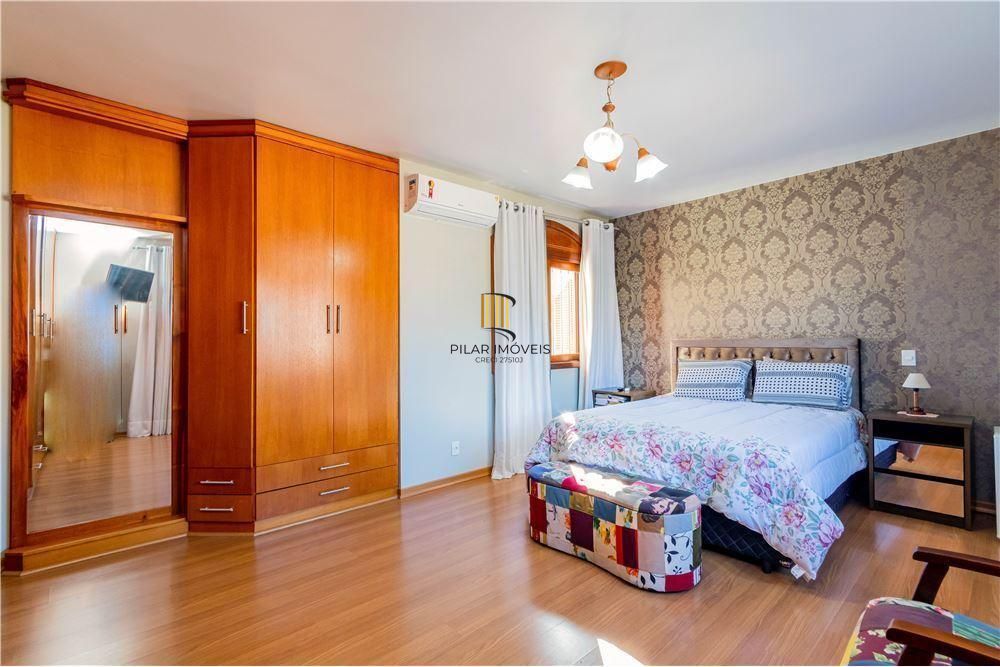 Ampla casa com 4 Dormitórios e Pátio Próximo a Adda Mascarenhas