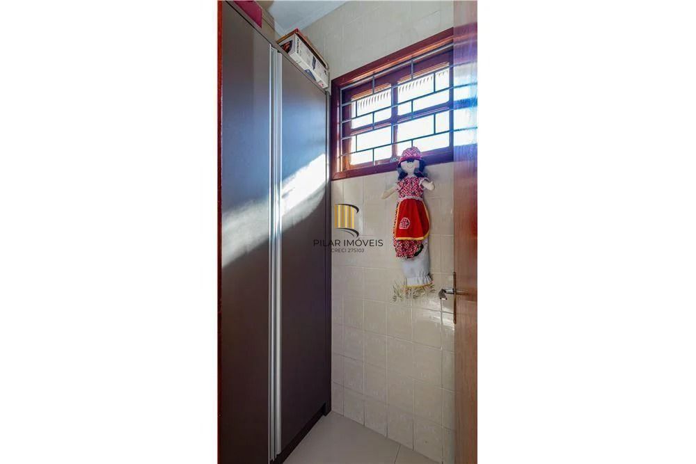 Ampla casa com 4 Dormitórios e Pátio Próximo a Adda Mascarenhas