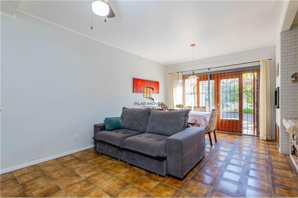 Ampla casa com 4 Dormitórios e Pátio Próximo a Adda Mascarenhas