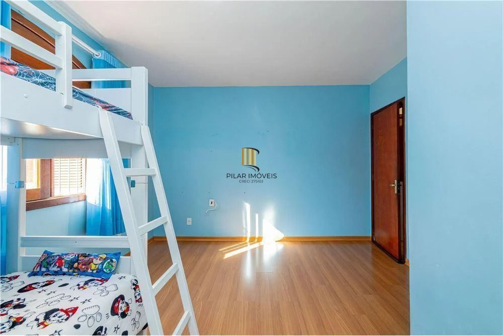 Ampla casa com 4 Dormitórios e Pátio Próximo a Adda Mascarenhas