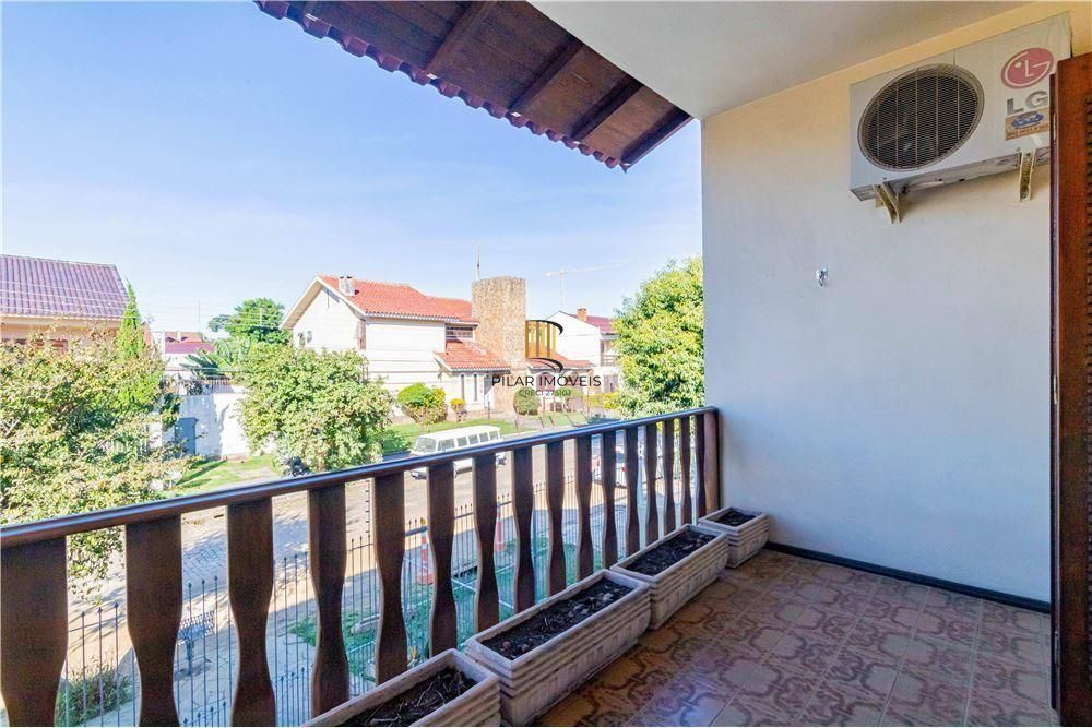 Ampla casa com 4 Dormitórios e Pátio Próximo a Adda Mascarenhas