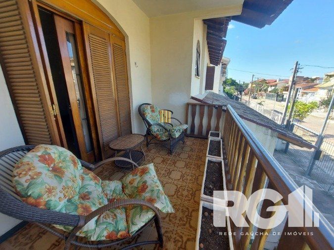 Ampla casa com 4 Dormitórios e Pátio Próximo a Adda Mascarenhas