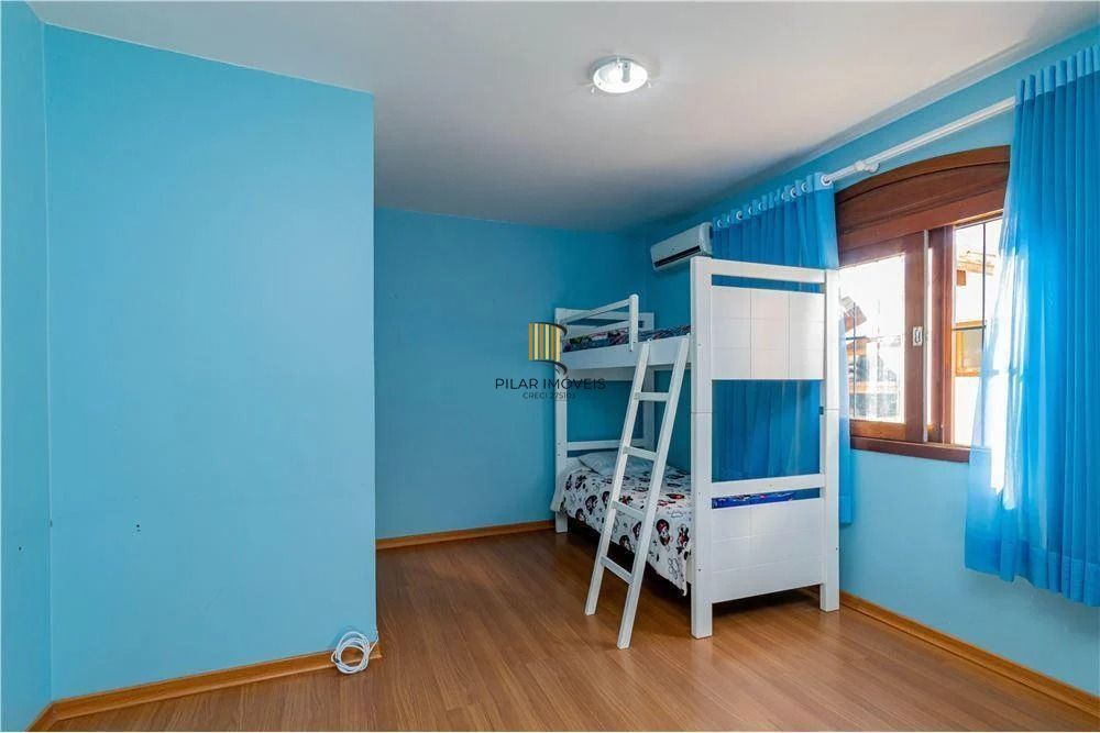 Ampla casa com 4 Dormitórios e Pátio Próximo a Adda Mascarenhas