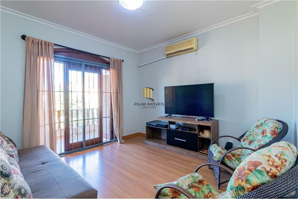 Ampla casa com 4 Dormitórios e Pátio Próximo a Adda Mascarenhas