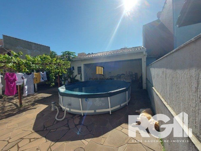 Ampla casa com 4 Dormitórios e Pátio Próximo a Adda Mascarenhas