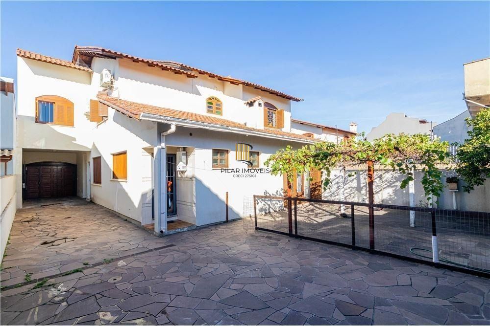 Ampla casa com 4 Dormitórios e Pátio Próximo a Adda Mascarenhas - Pilar Imóveis