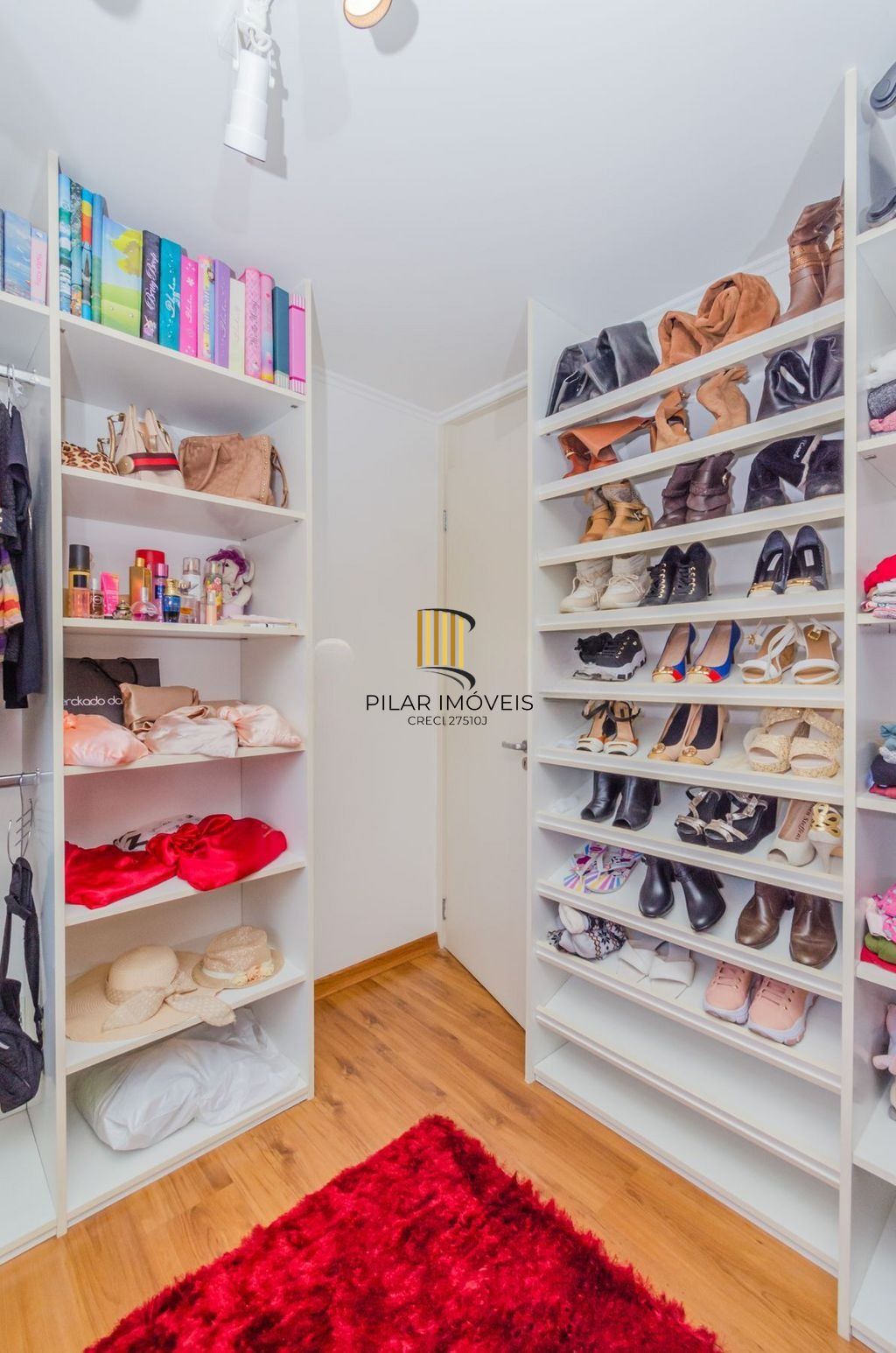 Casa em Condomínio 4 Dormitórios com Suíte no Lindoia - Porto Alegre