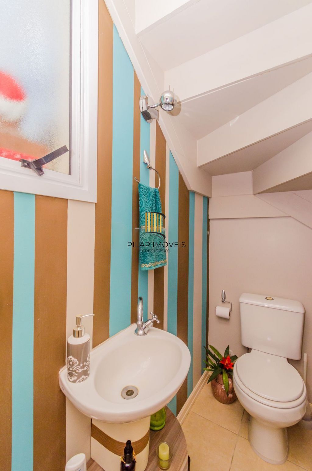 Casa em Condomínio 4 Dormitórios com Suíte no Lindoia - Porto Alegre