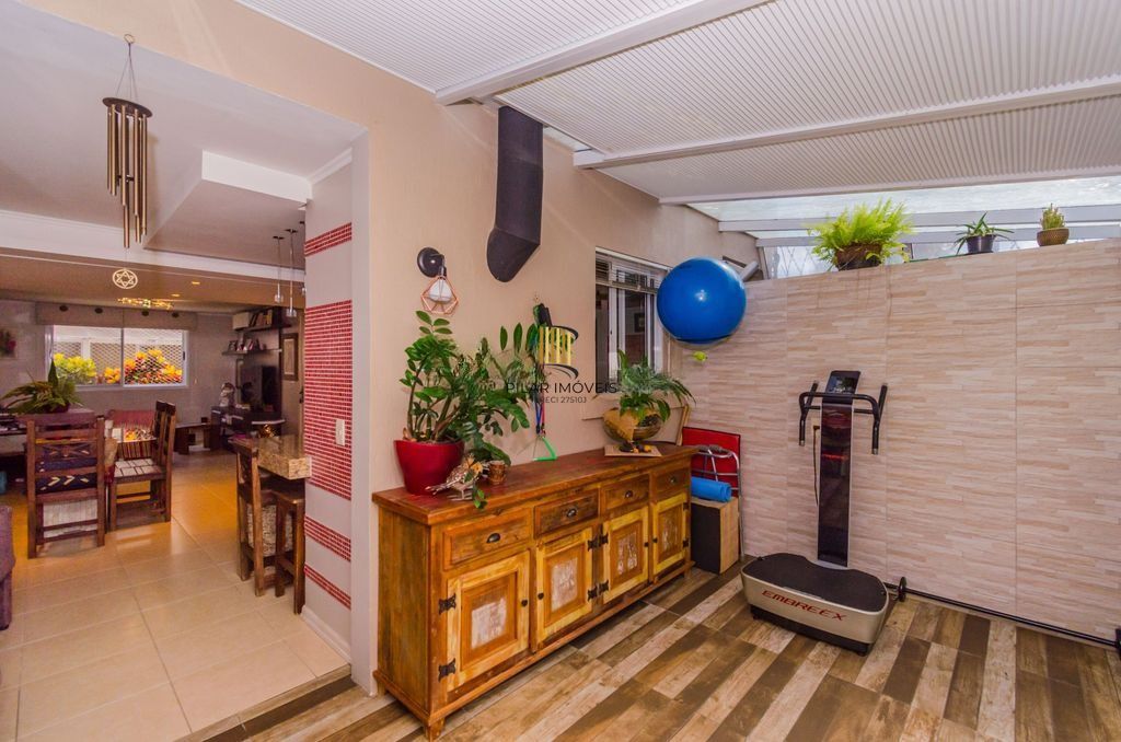 Casa em Condomínio 4 Dormitórios com Suíte no Lindoia - Porto Alegre