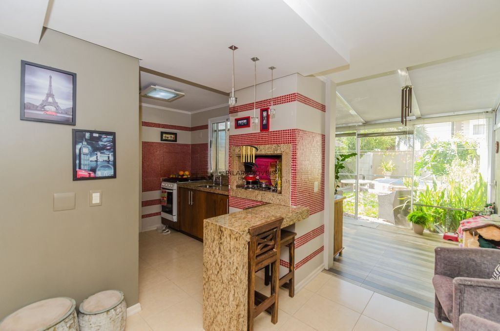 Casa em Condomínio 4 Dormitórios com Suíte no Lindoia - Porto Alegre